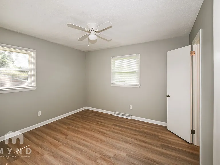 221 Tanglewood Dr — Photo 12