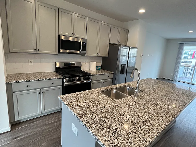 8196 Maude Ln — Photo 6
