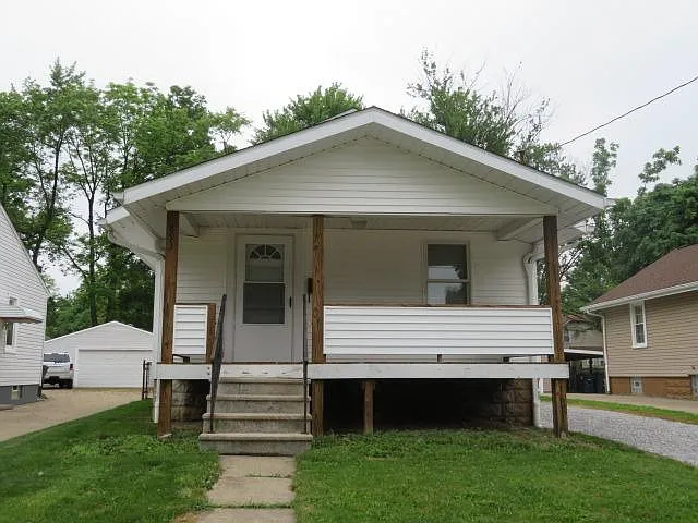 893 Eva Ave photo 1
