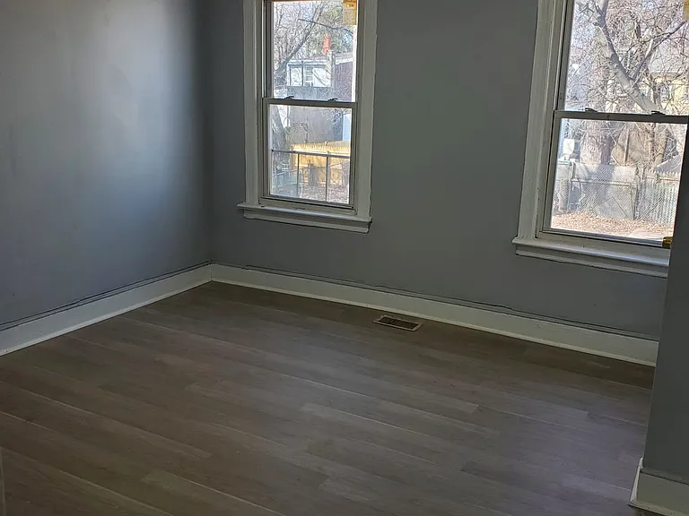418 Beatty St — Photo 2