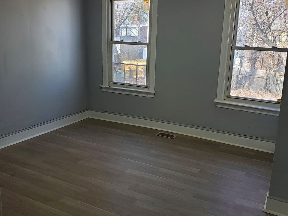 2nd image of 418 Beatty St