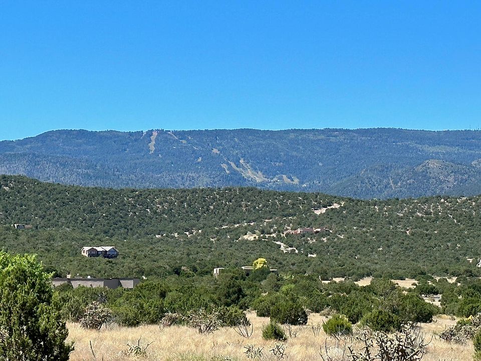 1st image of 35 Via Entrada