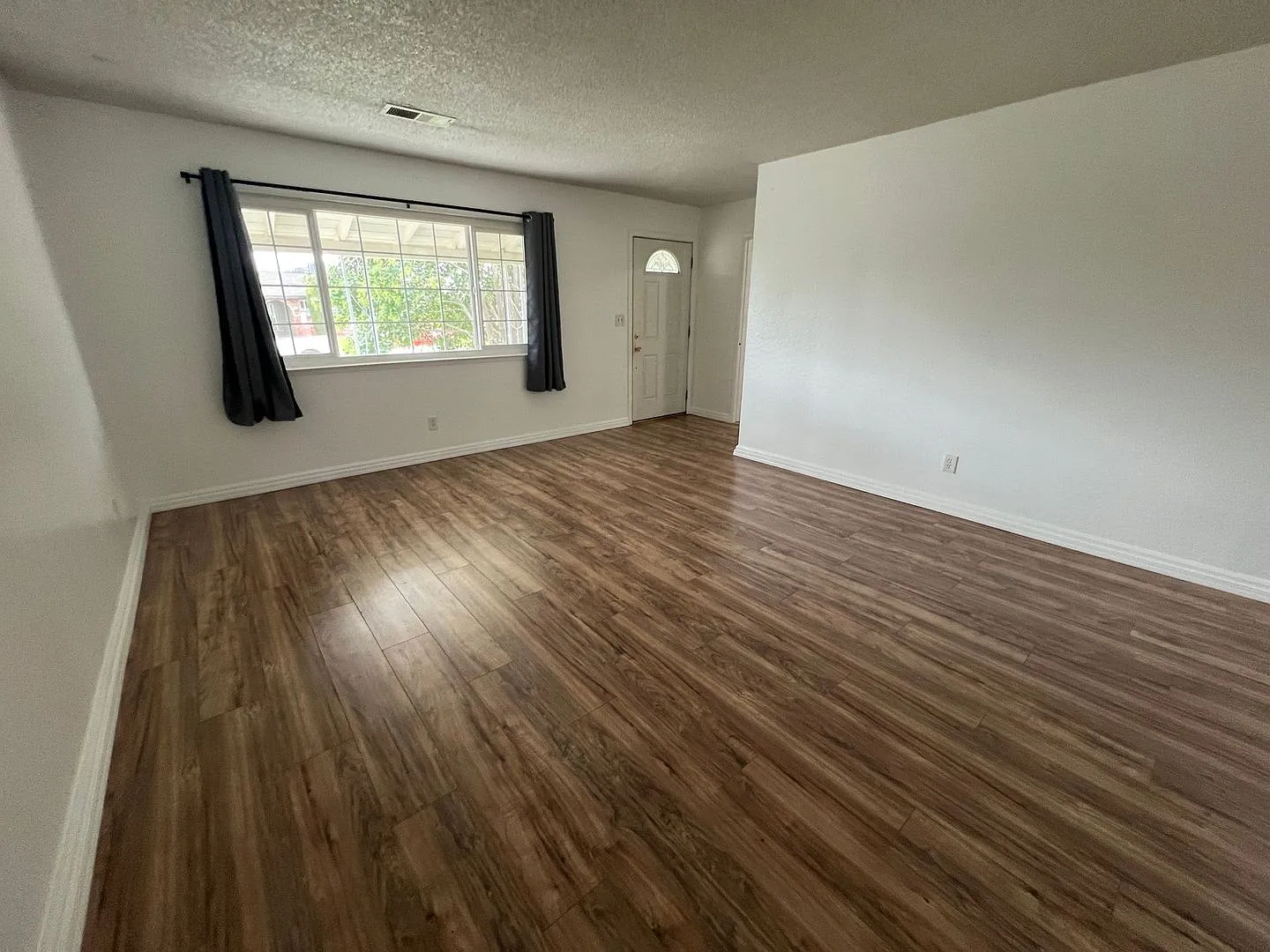 Charming 3 bedroom 2 bath home in Red Bluff — Photo 3