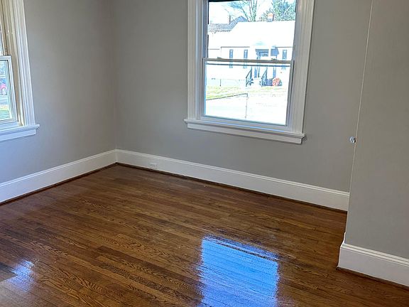 3rd image of 1107 Goddin St