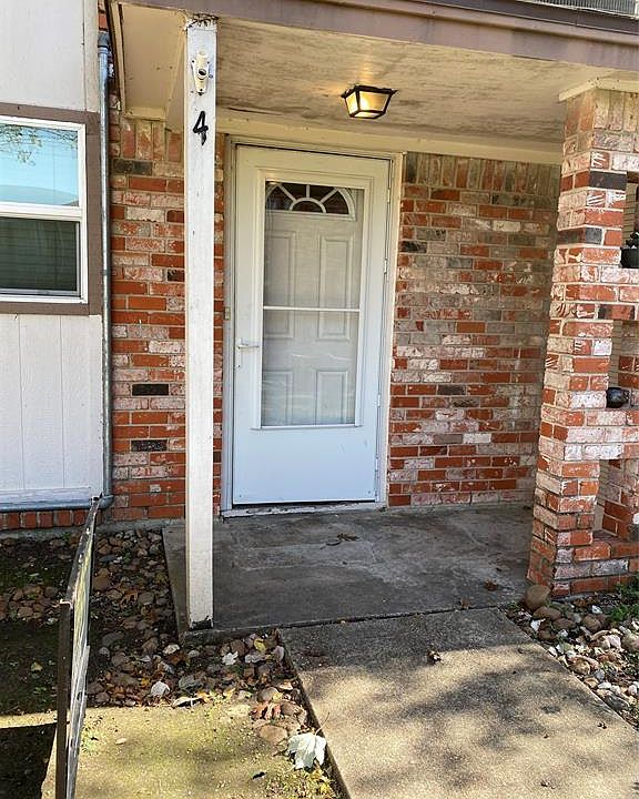 1st image of 615 Bay Colony Dr APT 4