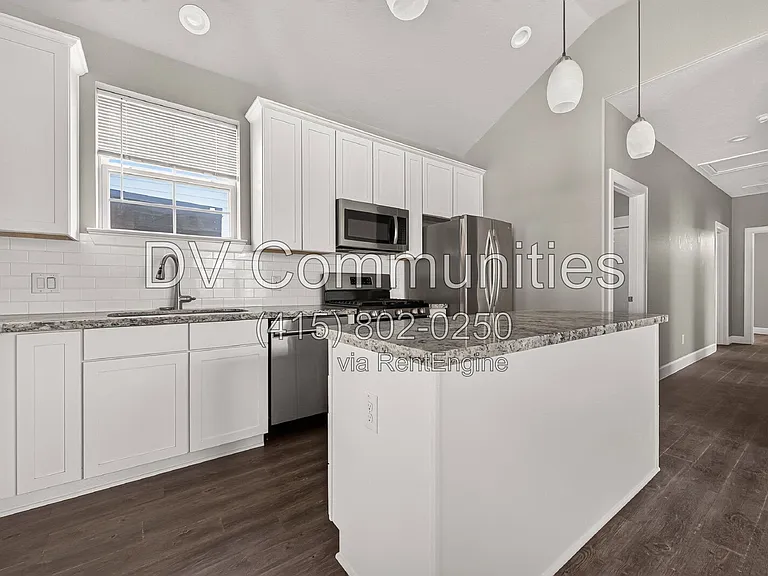 1204 3rd St — Photo 12