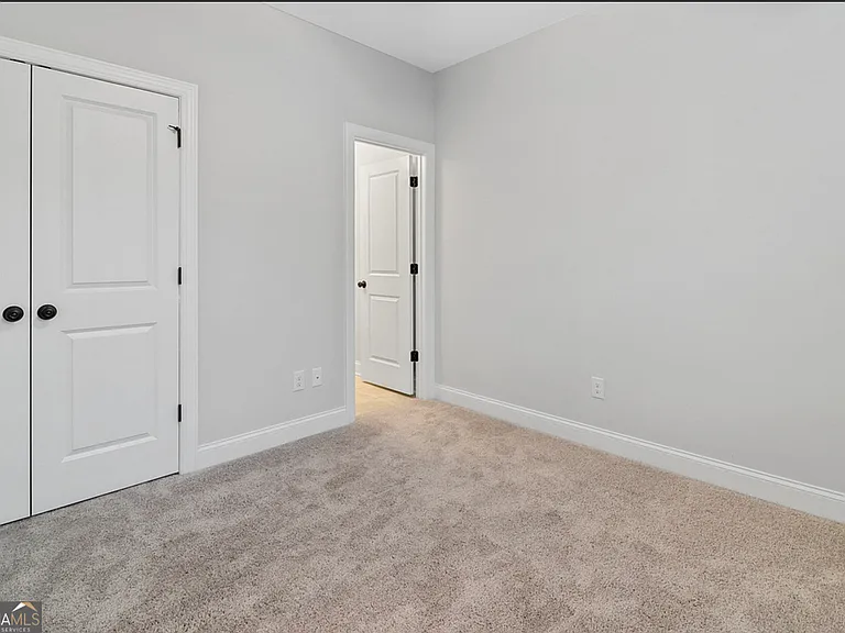 127 Vivian Ln — Photo 32