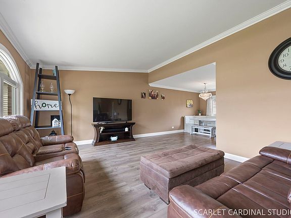 3rd image of 345 Hillcrest Ln