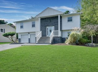 41 Charles Dr, Tinton Falls, NJ 07753