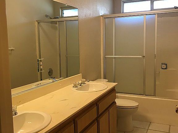 Bathroom#2 Shower/Tub 2Sinks