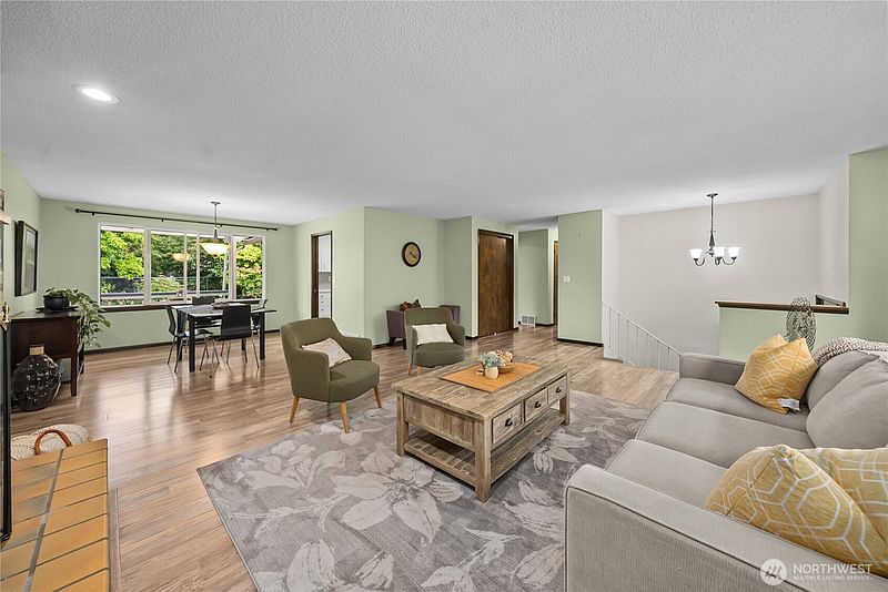5th image of 1561 S MacArthur Street