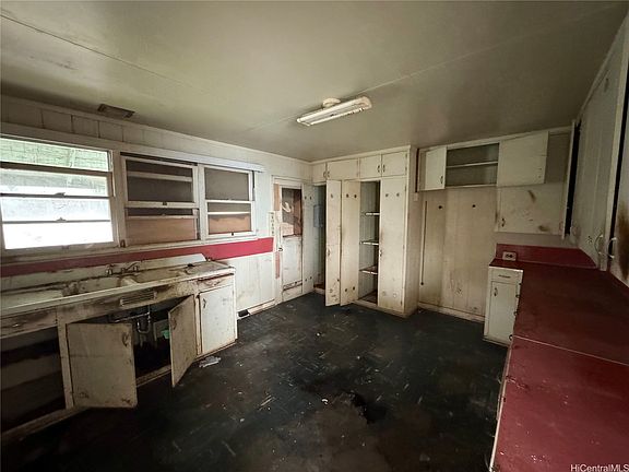 3rd image of 1912 Aupuni St