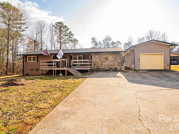 3rd image of 1689 Rock Rd