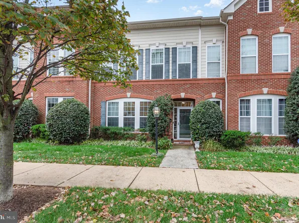 19477 Promenade Dr, Leesburg, VA 20176