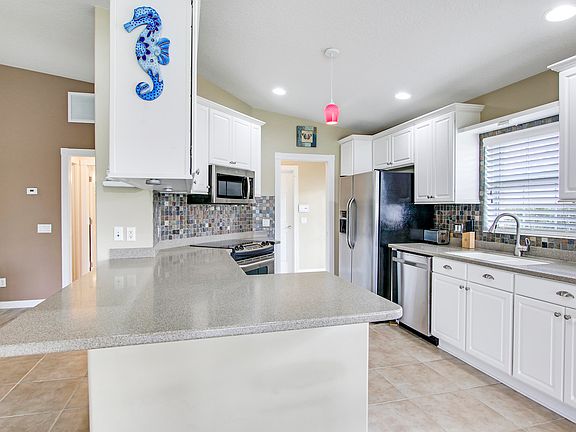 5th image of 10422 SW Stratton Dr