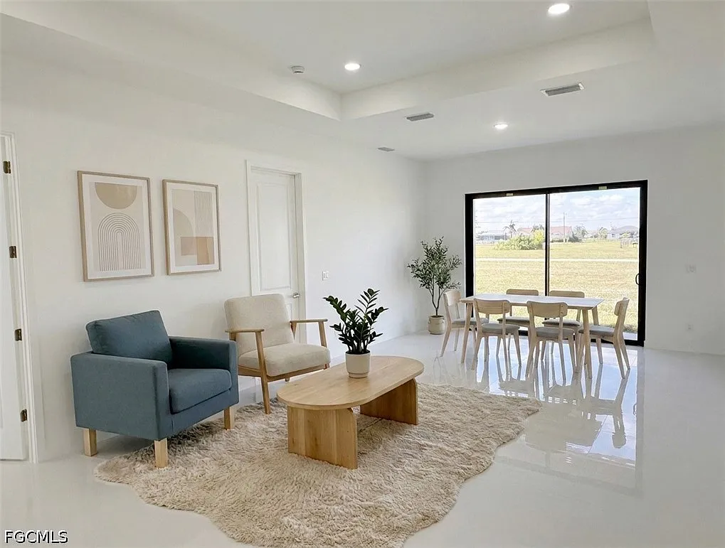 4 bed, 3.0 bath, 1715 sqft, $2,000 — Photo 1