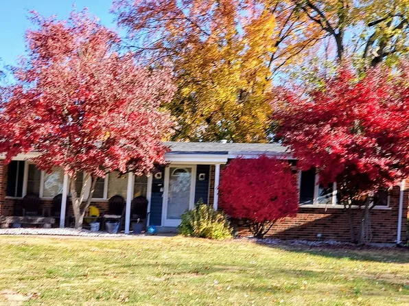 7 Lancer Ct, Florissant, MO 63033