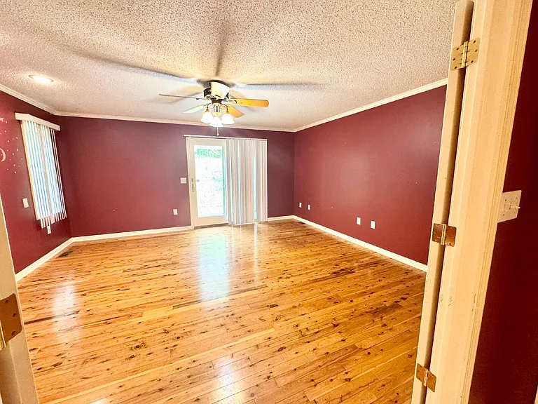 1713 E Main St — Photo 16