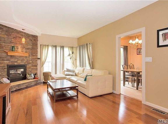 2nd image of 29 Blueberry Ct