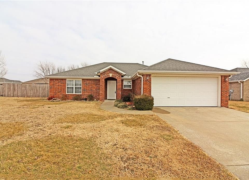 1st image of 1029 Applewood Cir