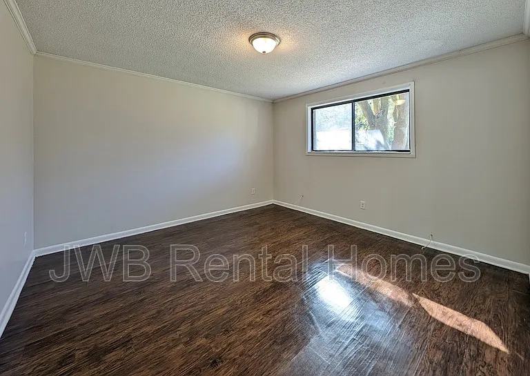 3025 Armstrong St — Photo 6