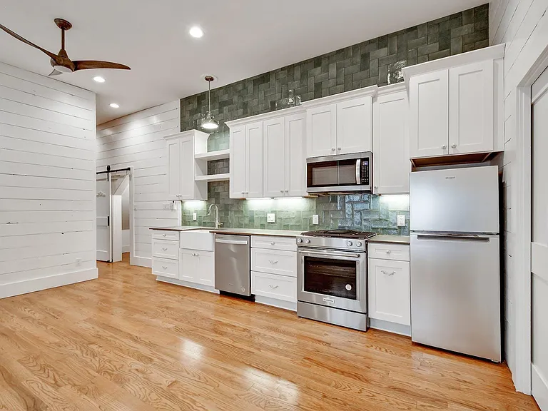 131 Adams St #2 — Photo 7