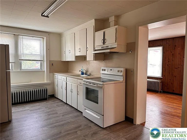 401 Main St #5 — Photo 2