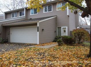 9100 Neill Lake Rd, Eden Prairie, MN 55347