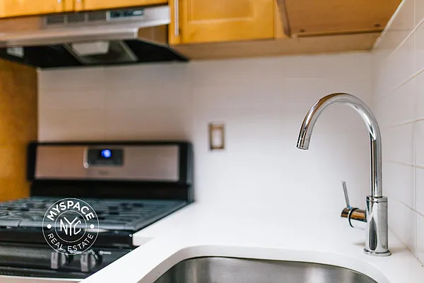 Rented by MySpaceNYC | media 7
