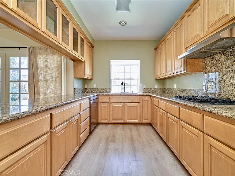 2108 Santa Fe Ave — Photo 5