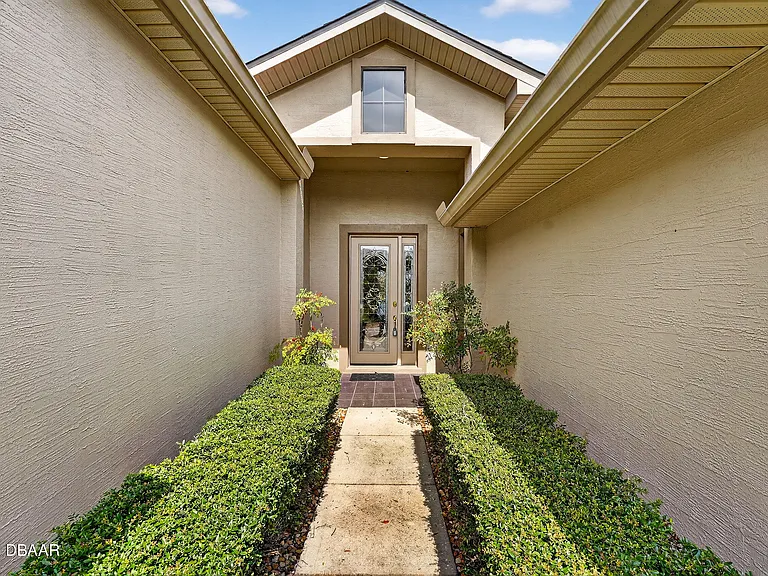 1312 Hansberry Ln — Photo 2