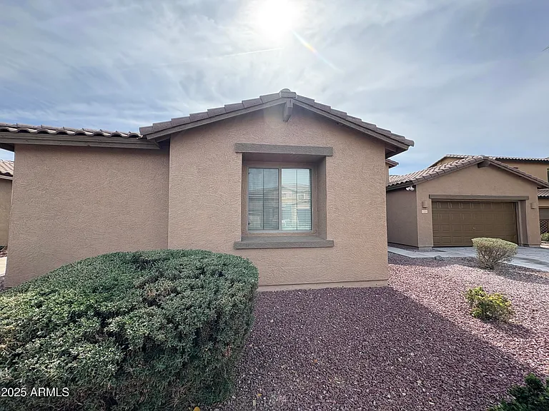 2703 E Zion Way — Photo 2