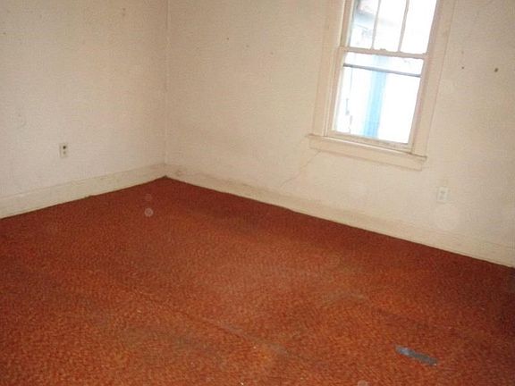 2nd image of 706 E 10th Ave