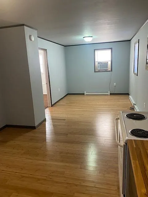 2 bed, 810 sqft, $950 — Photo 2