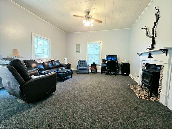 2nd image of 206 Village Ave