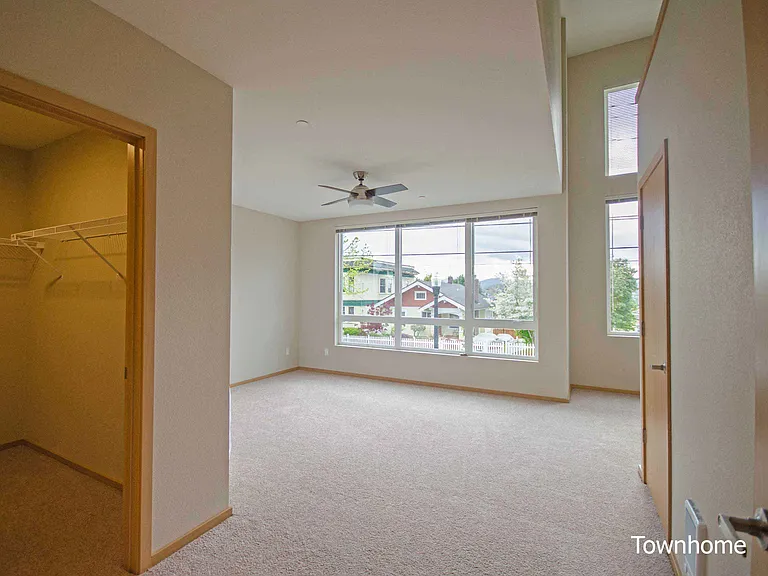 Spyglass Hill Apartments — Photo 41