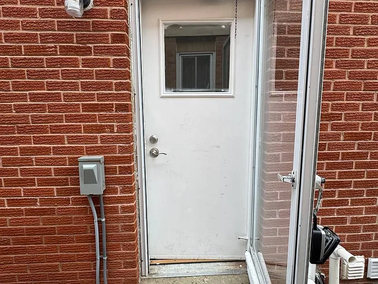 155 Kersey Cres #BASEMENT — Photo 2