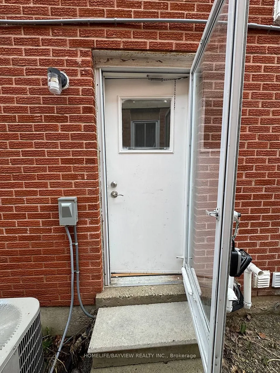 Building Photo - 155 Kersey Cres #BASEMENT