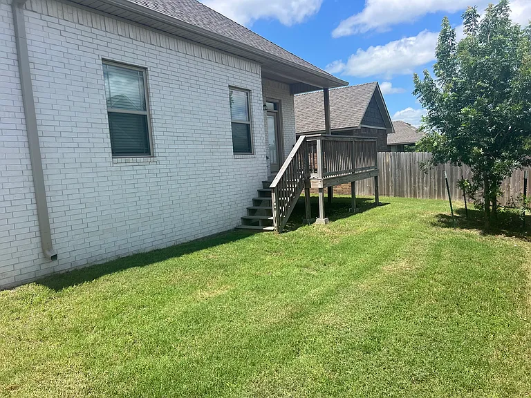 1151 Division St — Photo 14