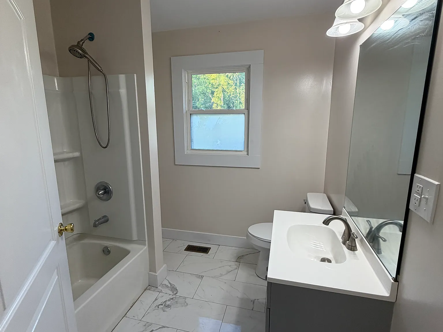 2 bed, 1.5 bath, 1156 sqft, $1,300 — Photo 4