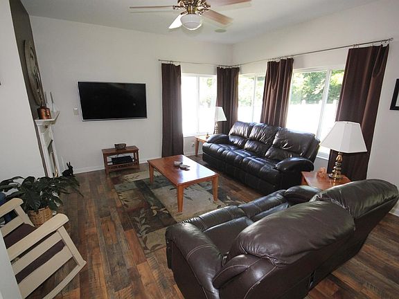 5th image of 424 N Church Dr