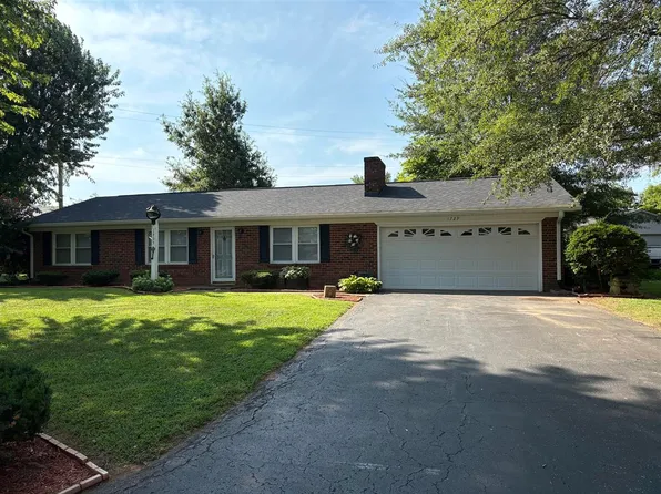 1729 Karen Cir, Bowling Green, KY 42104