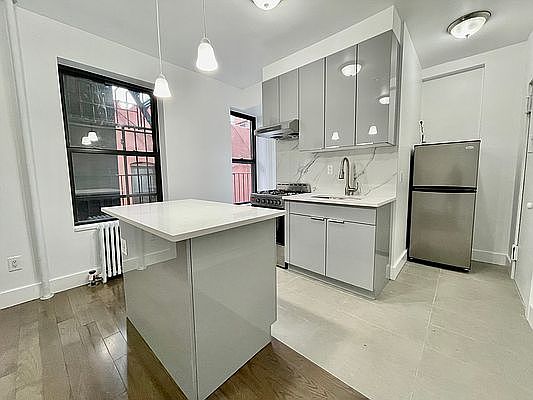 1st image of 80 Madison St #19