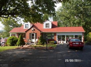 328 Mountain Dr, Pearisburg, VA 24134