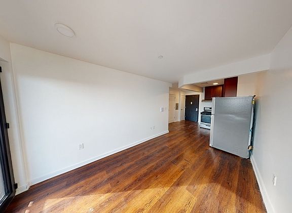 2nd image of 874 Willoughby Ave #615
