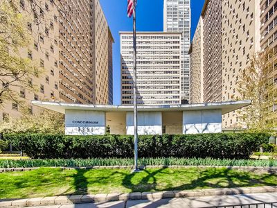 3950 N Lake Shore Dr APT 2222, Chicago, IL, 60613
