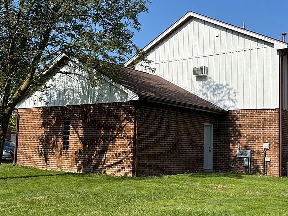4th image of 381 Kleiner St