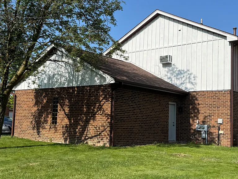 381 Kleiner St — Photo 4