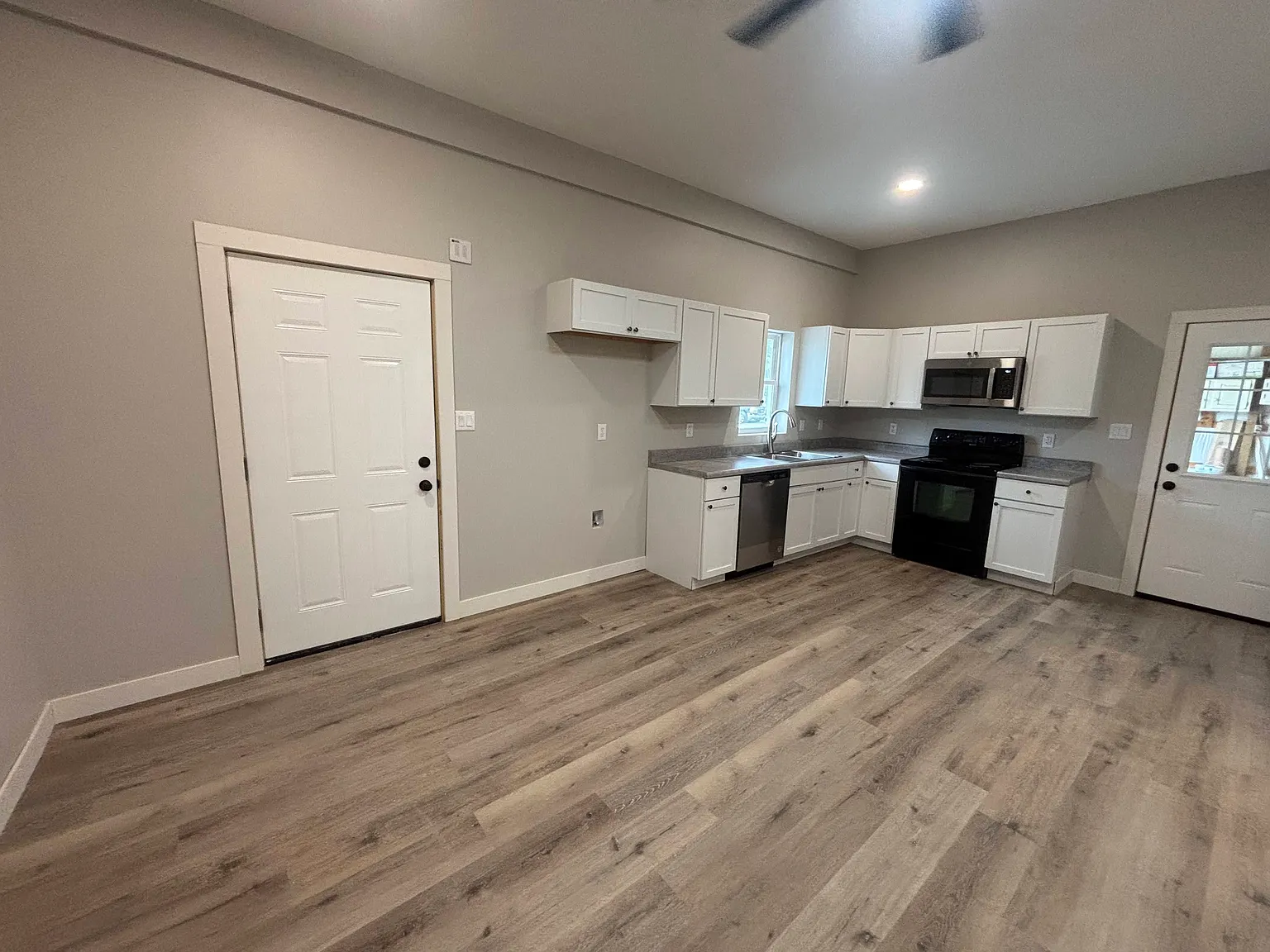 2 bed, 950 sqft, $1,950 — Photo 4