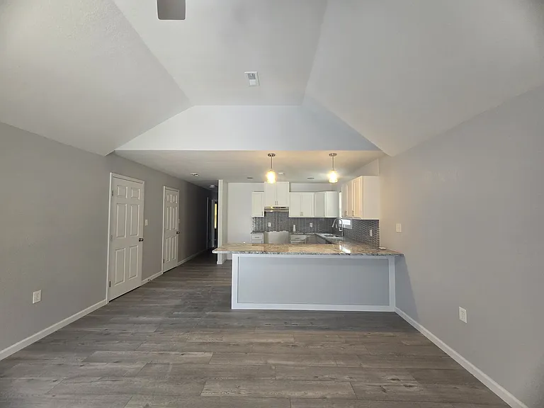 4939 Woodland Ave — Photo 6